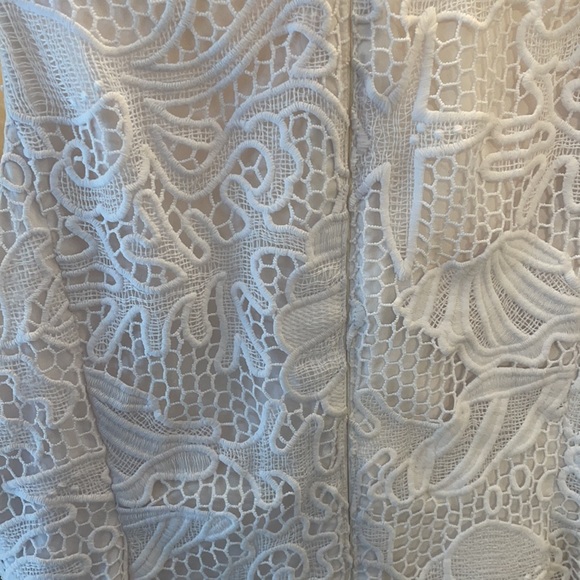 Lily Pulitzer white lace shift dress w gold accent - Picture 4 of 4